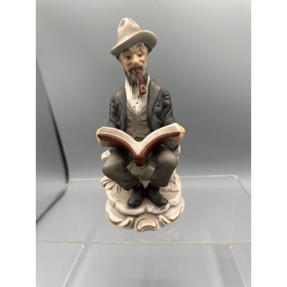 VTGw Napcoware, Old Man Reading on Bench with Pipe Figurine, MCM, Father's Day - Picture 1 of 2